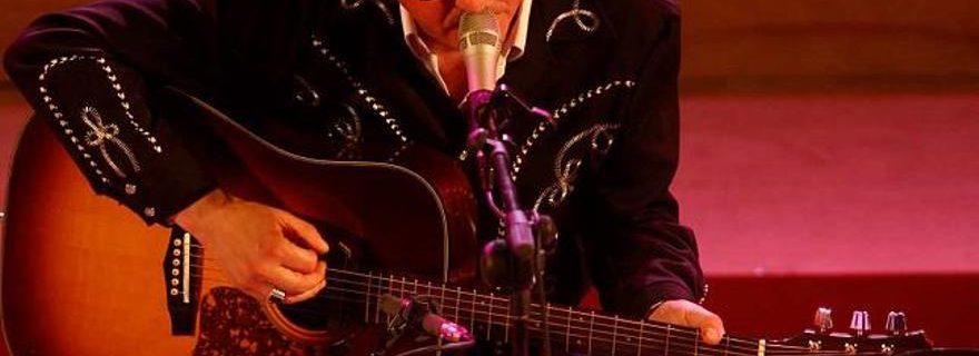 Richard Hawley y su guitarra en Lady's Bridge